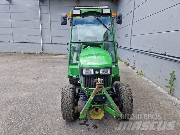 John Deere 2032R トラクター