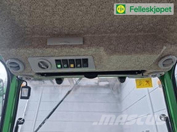 John Deere 2032R トラクター