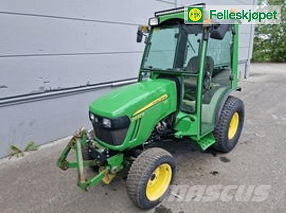 John Deere 2032R トラクター