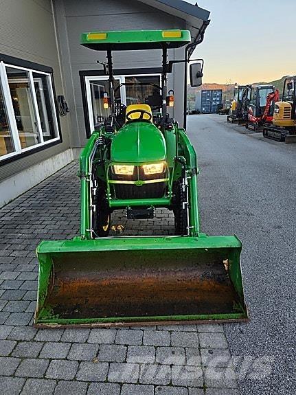 John Deere 3038E トラクター