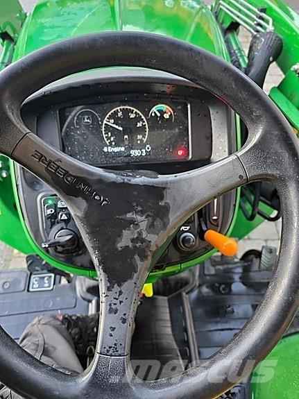John Deere 3038E トラクター