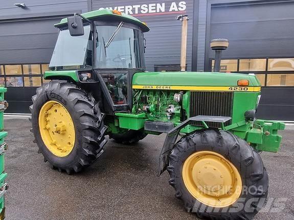 John Deere 4230 トラクター