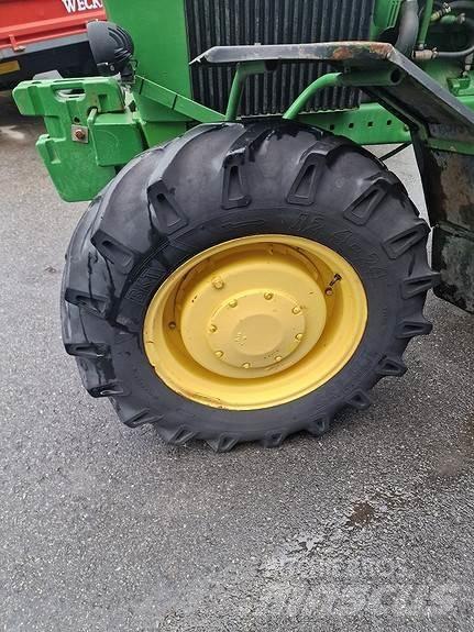 John Deere 4230 トラクター