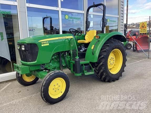 John Deere 5055E トラクター