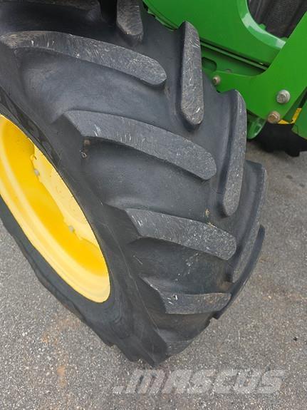 John Deere 5100R トラクター