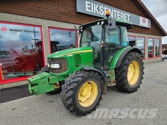 John Deere 5820 トラクター
