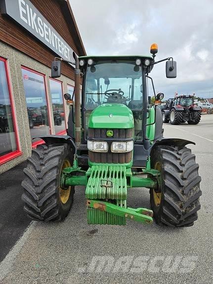 John Deere 5820 トラクター