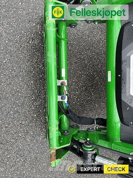 John Deere 6155R トラクター