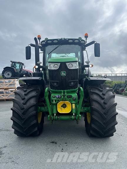 John Deere 6215R トラクター