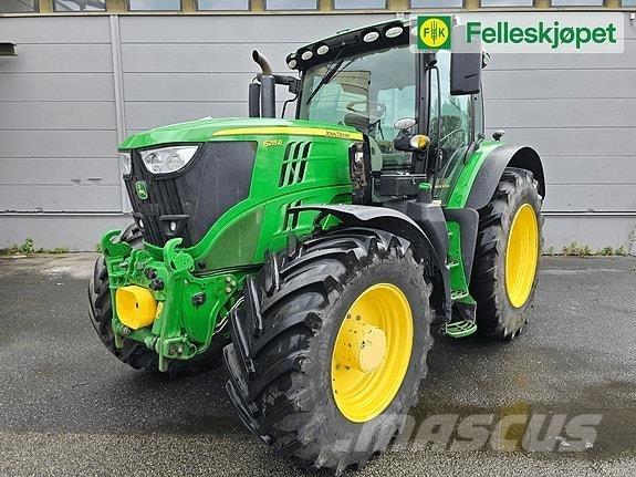 John Deere 6215R トラクター