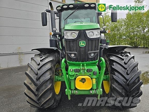 John Deere 6215R トラクター