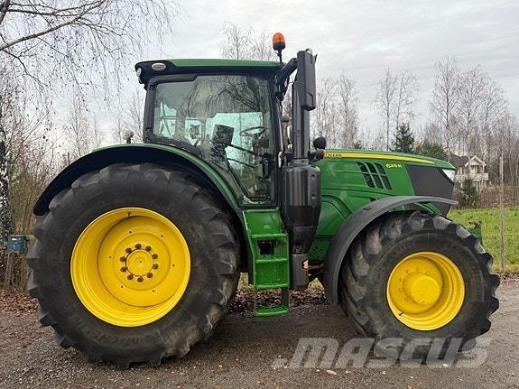 John Deere 6215R トラクター