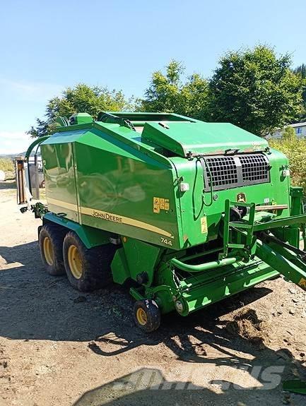 John Deere 744 ラウンドベーラー