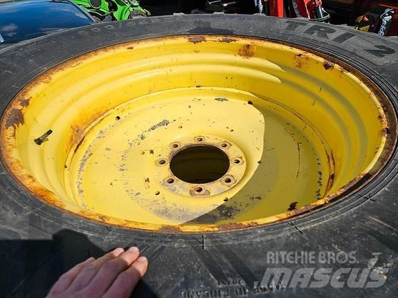 John Deere NOKIAN トラクター