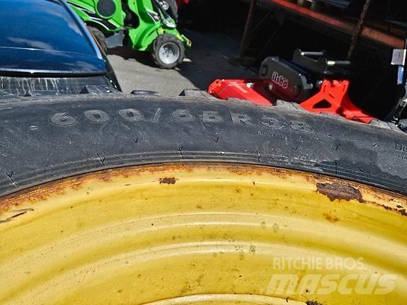 John Deere NOKIAN トラクター