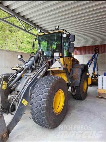 Komatsu WA200 PT ホイールローダー・タイヤショベル