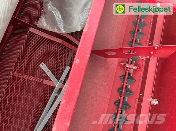 Kongskilde HT 3000 ミネラル散布機