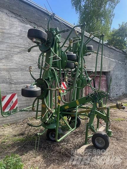 Krone KW 8.82/8 ウィンドローア/レーキ