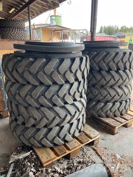Kumho 10.00-20 タイヤ、ホイル、リム