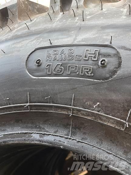 Kumho 10.00-20 タイヤ、ホイル、リム