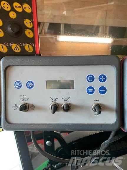 Kverneland CL ミネラル散布機