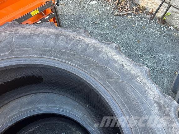 Mitas  タイヤ、ホイル、リム