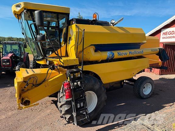 New Holland TC5050 コンバイン