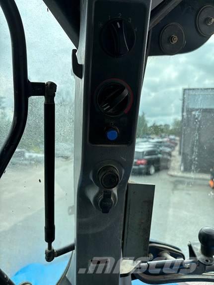 New Holland TS135A トラクター