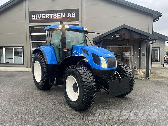 New Holland TVT190 トラクター