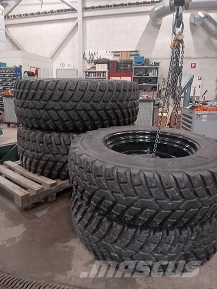 Nokian  タイヤ、ホイル、リム