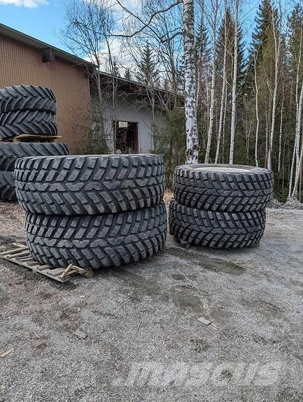Nokian  タイヤ、ホイル、リム