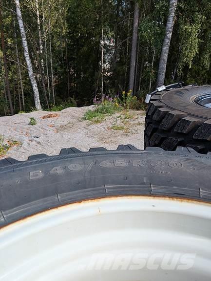 Nokian  タイヤ、ホイル、リム