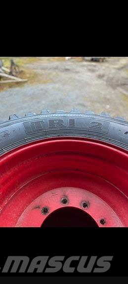 Nokian  タイヤ、ホイル、リム