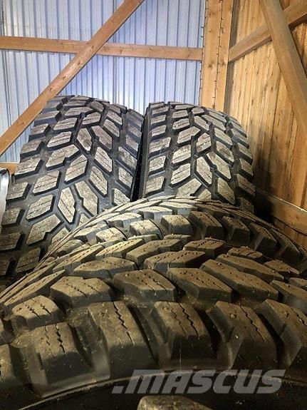 Nokian Hakka TRI その他道路と除雪の機械