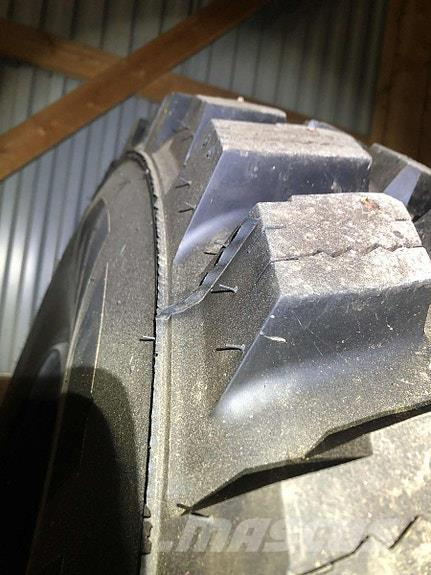 Nokian Hakka TRI その他道路と除雪の機械