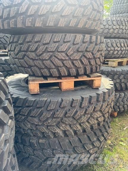 Nokian Hakkapelita タイヤ、ホイル、リム