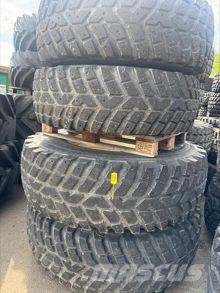 Nokian TRI 2 タイヤ、ホイル、リム