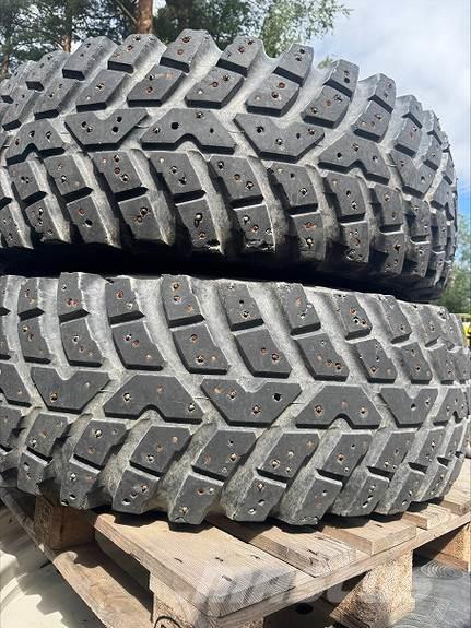 Nokian TRI 2 タイヤ、ホイル、リム