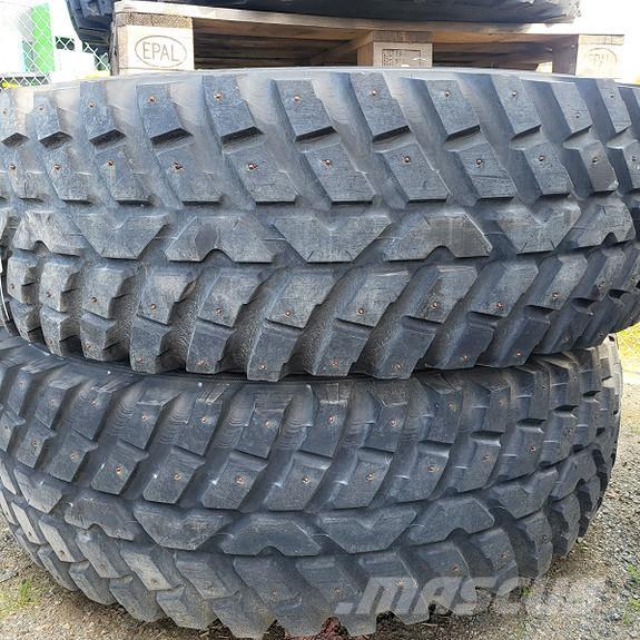Nokian TRI 2 タイヤ、ホイル、リム