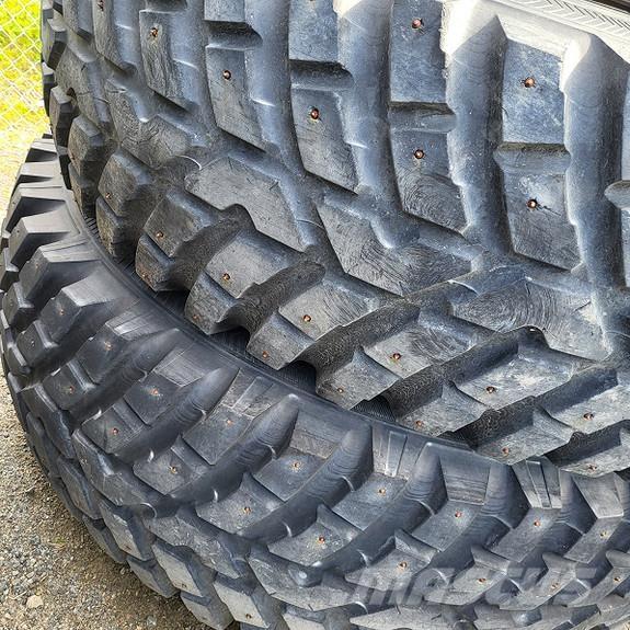 Nokian TRI 2 タイヤ、ホイル、リム