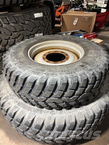 Nokian TRI 2 タイヤ、ホイル、リム