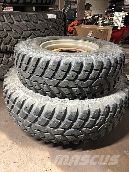 Nokian TRI 2 タイヤ、ホイル、リム