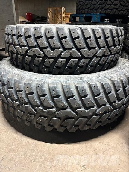 Nokian TRI 2 タイヤ、ホイル、リム