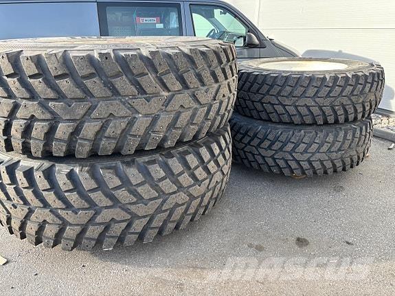 Nokian TRI 2 その他道路と除雪の機械