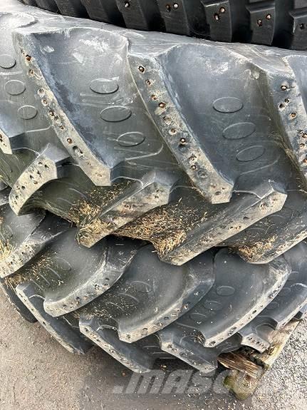 Nokian Tri2 タイヤ、ホイル、リム