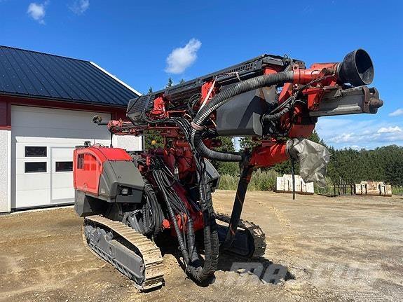 Sandvik DC 410 RI サーフェイスドリルリグ