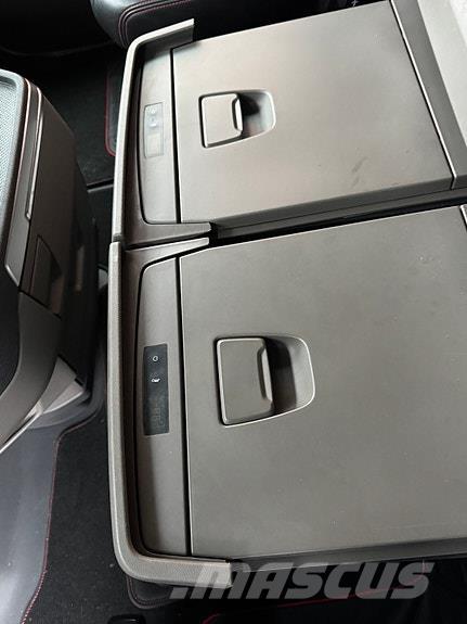 Scania S650B6X2NB ボックスボディー、ウイング、箱車