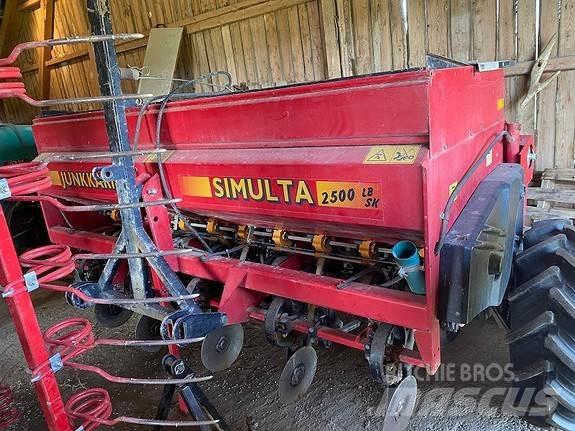 Simulta 2500 LB/SK ミネラル散布機