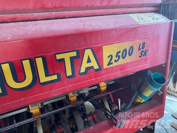 Simulta 2500 LB/SK ミネラル散布機