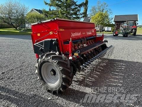 Simulta 2500LB ミネラル散布機